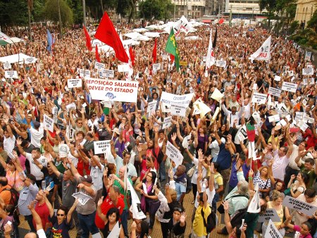 Justiça diz que corte de ponto de servidores públicos em greve é legal