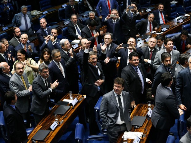 PEC do Teto é aprovada em votação final e congela gastos por 20 anos.